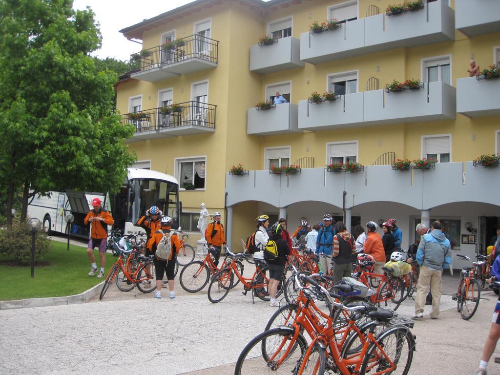 Hotel Daniela Levico Terme Exterior foto